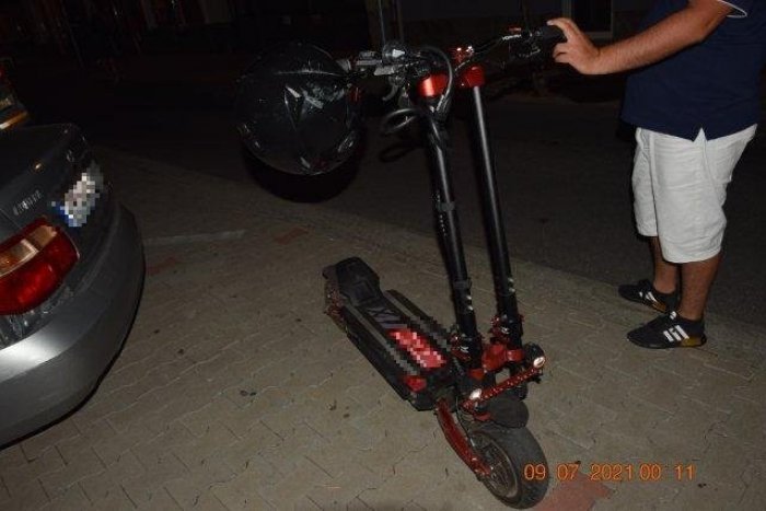 Ilustračný obrázok k článku KURIOZITA z Banskobystrického kraja: Opitý kolobežkár narazil do taxíka