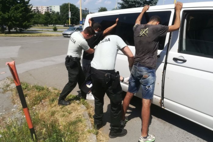 Ilustračný obrázok k článku V Prešove zadržali 2 cudzincov: Prekvapí vás, odkiaľ vyskočili