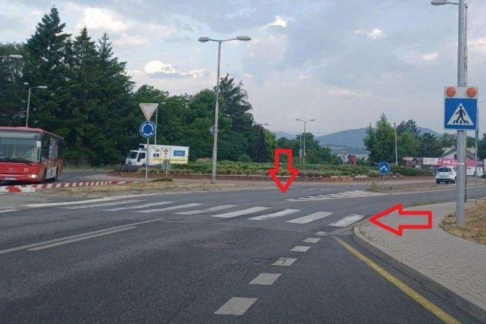 Ilustračný obrázok k článku Incident na trenčianskom priechode: Mamička s dieťaťom v kočíku sa bála o život