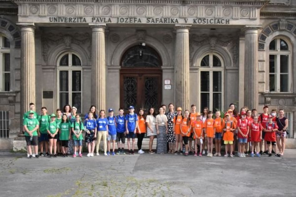 Ilustračný obrázok k článku Deti zasadli do vysokoškolských lavíc a počas leta absolvujú "Univerzitu bez hraníc"ˇ, FOTO