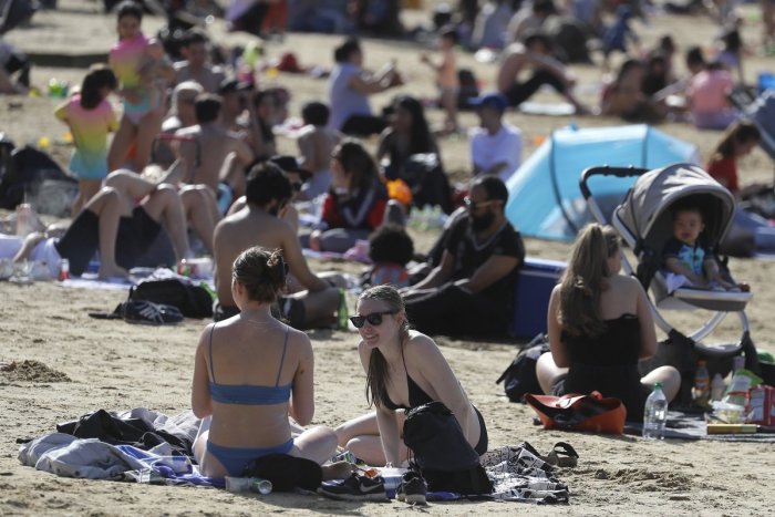 Ilustračný obrázok k článku Briti sú bližšie k normálnemu životu: Vláda o pár dní uvoľní väčšinu obmedzení