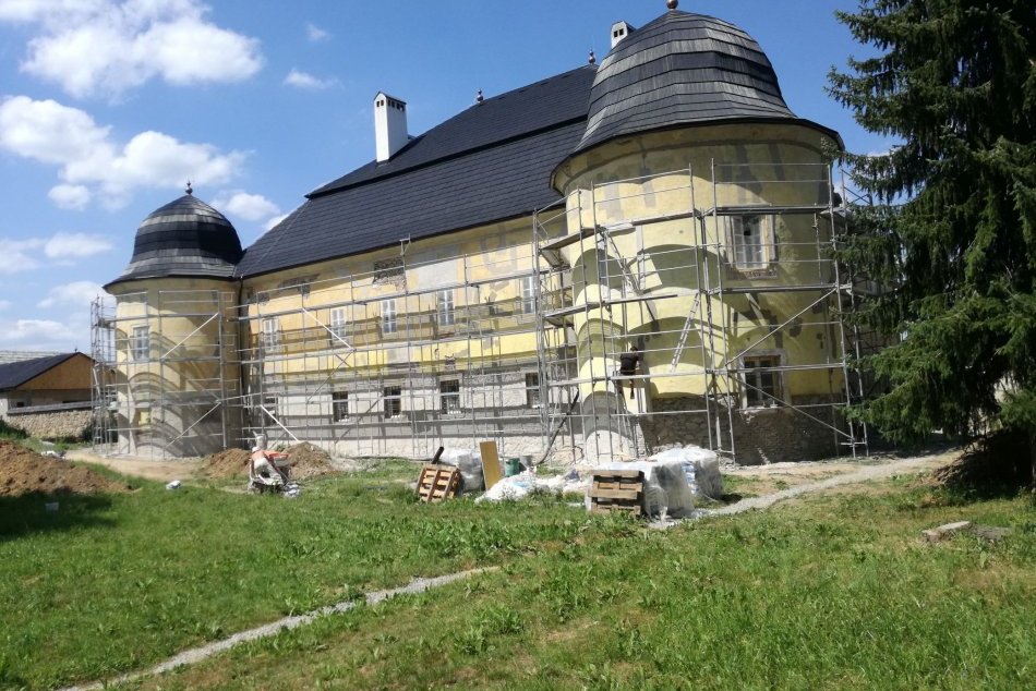 Ilustračný obrázok k článku Kaštieľ v Ostrej Lúke prechádza veľkou premenou: Na čo bude slúžiť? FOTO