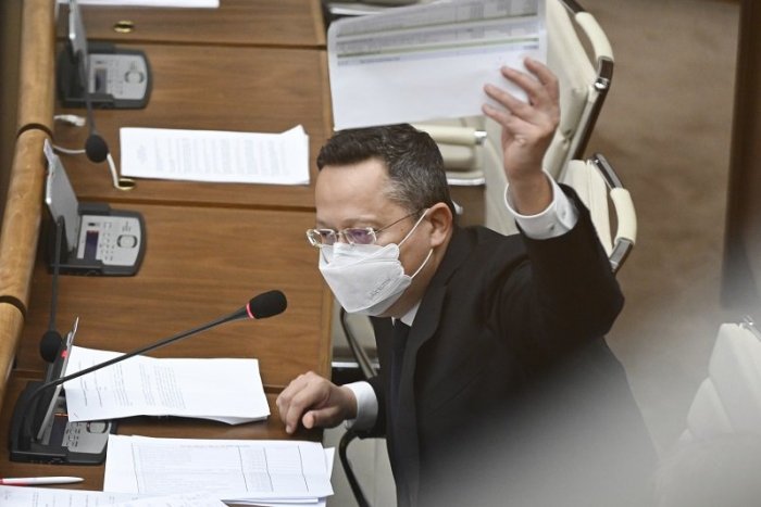 Ilustračný obrázok k článku Kamenický: Premiér nevie počítať, alebo klame. Na čo išlo 8 miliárd v pandémii?!