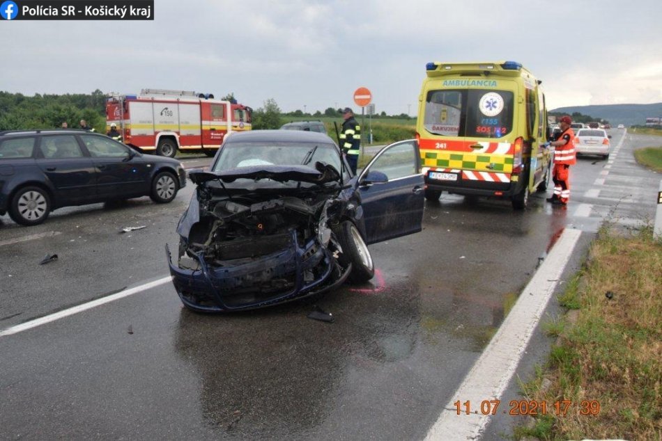 Ilustračný obrázok k článku Pri nehode na Zemplínskej šírave sa zranilo až 8 ľudí! Hrozivé zábery z cesty