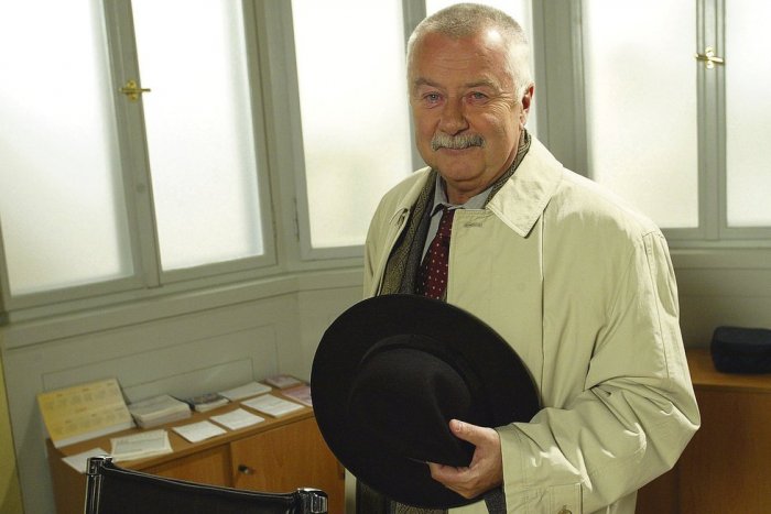 Ilustračný obrázok k článku Smutná správa: Zomrel herec známy ako major Maisner či otec z Diskopríbehu!