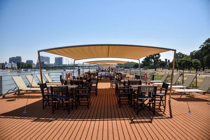 Ilustračný obrázok k článku Už len tri okresy sú v žltej farbe, zvyšok v zelenej: Aké platia  OPATRENIA?