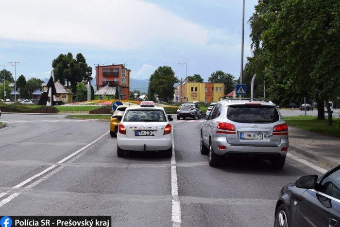 Ilustračný obrázok k článku Mal by ísť príkladom, urobil opak: Inštruktor autoškoly havaroval a nafúkal