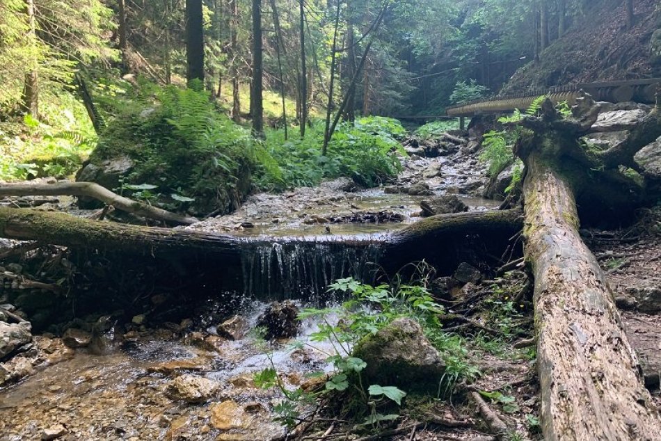 Ilustračný obrázok k článku DNES24 na horách: Božské ticho a dychberúca príroda, objavte Jánošíkove diery!