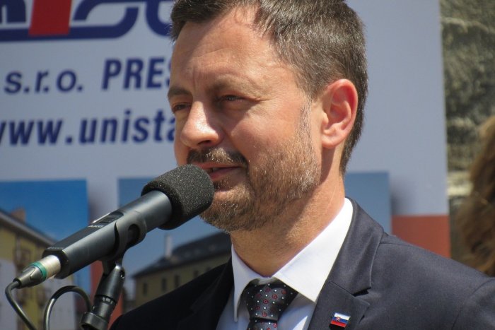 Ilustračný obrázok k článku Banskobystrický kraj navštívi premiér Heger: Aký program u nás bude mať?