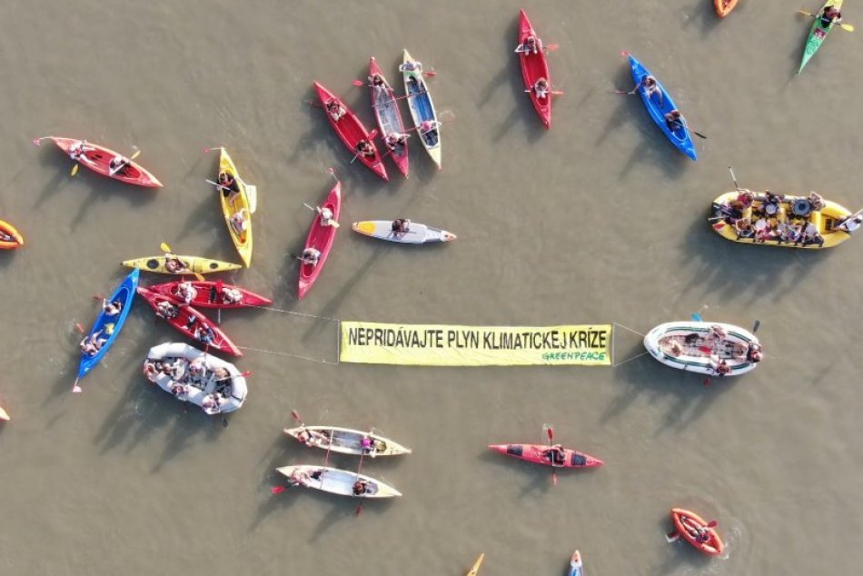 Ilustračný obrázok k článku Aktivisti nechcú terminál na zemný PLYN v Bratislave. PROTESTOVALI na kajakoch aj bicykloch