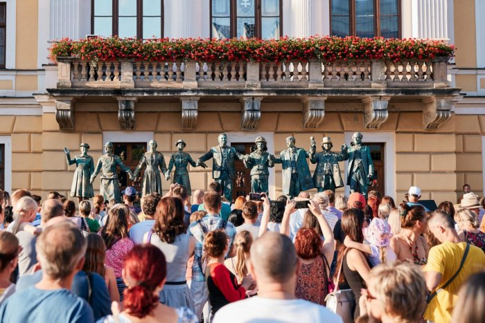 Ilustračný obrázok k článku Festival Živé sochy opäť v Spišskej: Čo všetko nás čaká okrem Landla a známeho míma?