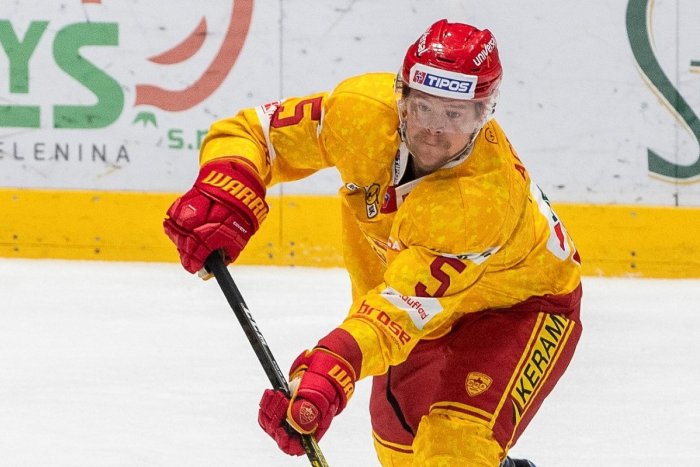 Ilustračný obrázok k článku Dukla Trenčín prišla o kľúčového hráča: Carl Ackered uprednostnil Rakúsko