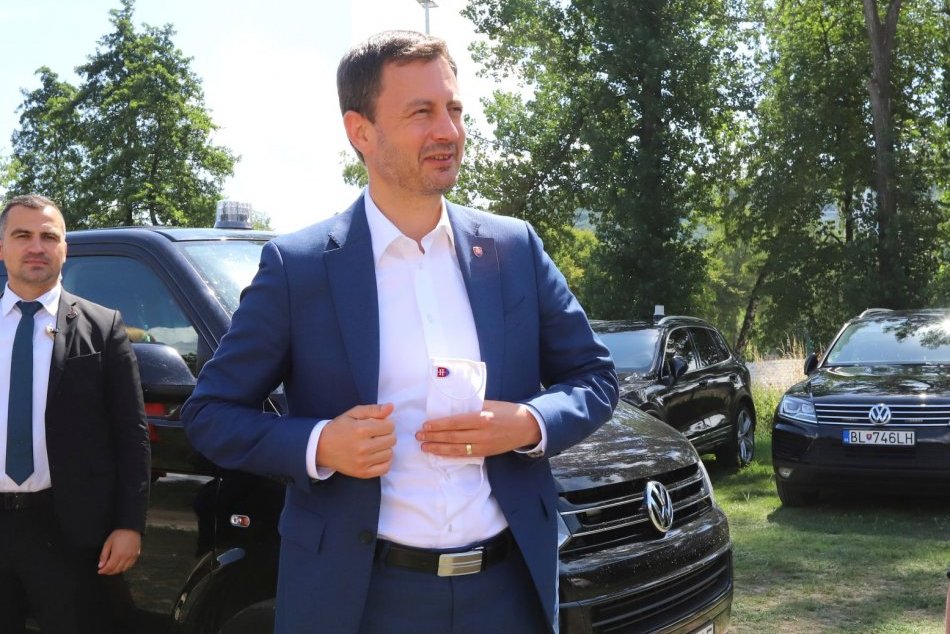 Ilustračný obrázok k článku Premiér Heger zavítal do Zvolena: Čo ocenil počas návštevy Continentalu?