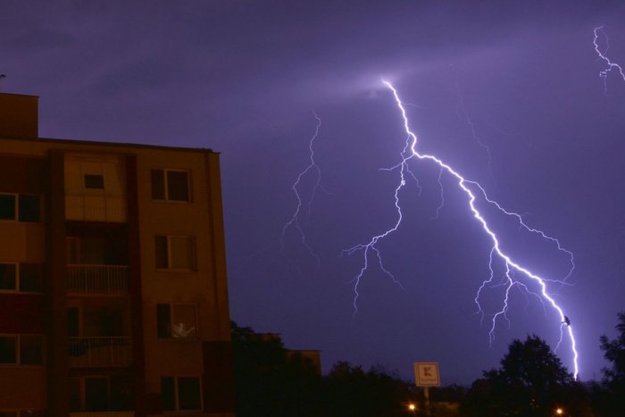 Ilustračný obrázok k článku Na Európu sa rúti tlaková níž JULI! Prinesie EXTRÉMNE búrky, lejak a krupobitie