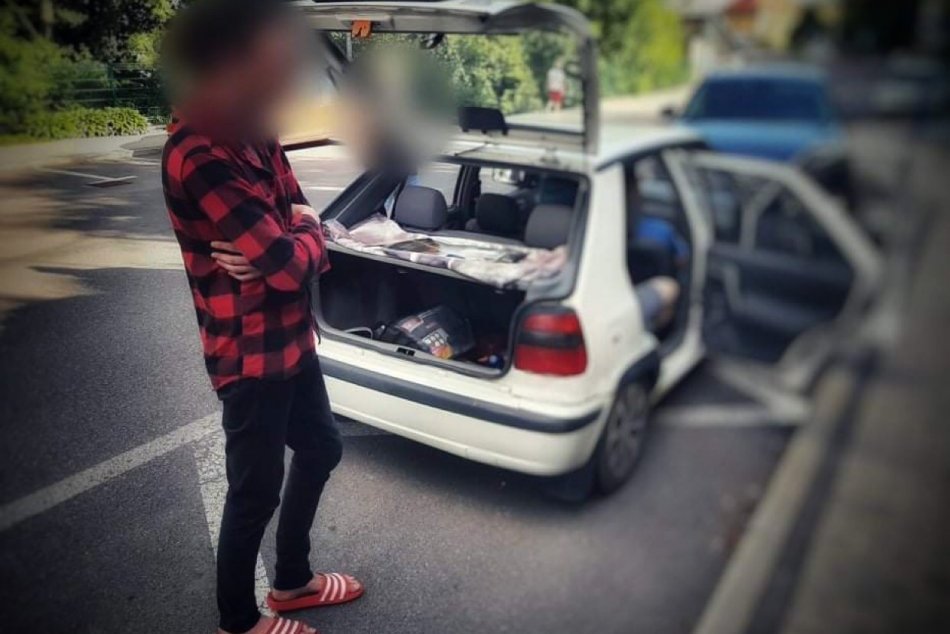 Ilustračný obrázok k článku Drogy za volantom? Počas veľkej policajnej akcie prichytili aj mladého Bystričana, FOTO