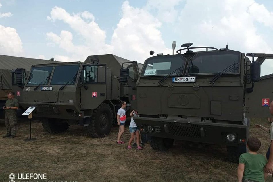 Ilustračný obrázok k článku Na amfiteáter došli vojaci s tankami: Zábavu nad Šíravou spestrili i vrtuľníky, FOTO