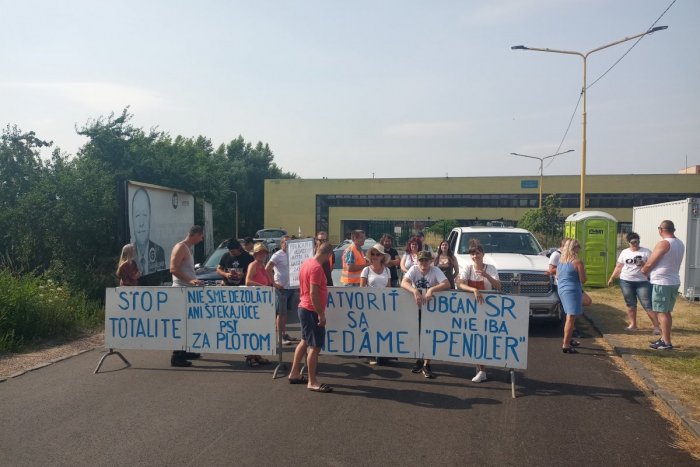 Ilustračný obrázok k článku Mikulec NALOŽIL pendlerom: Protesty vám nič nepomôžu, ľuďom znepríjemňujete život