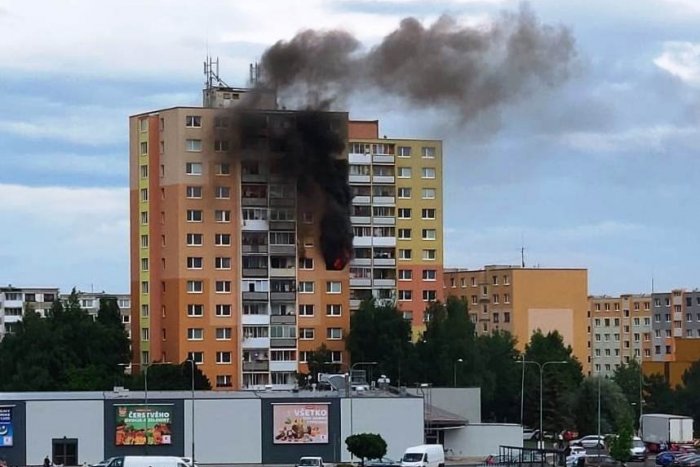 Ilustračný obrázok k článku Plamene zasiahli byt v popradskom paneláku: Zranilo sa niekoľko ľudí