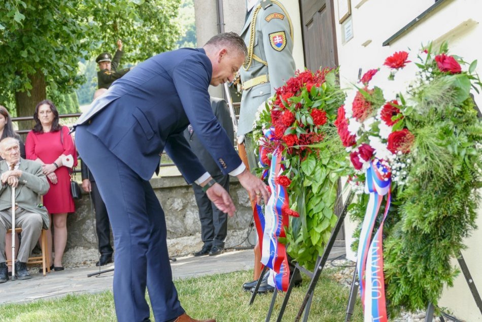 Ilustračný obrázok k článku Ministri Naď a Mikulec vzdali hold Štefánikovi: Je to slovenský hrdina! FOTO