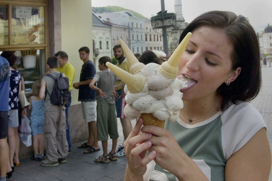 Ilustračný obrázok k článku Zvládli by ste desiatky kopčekov ZMRZLINY? Zákazníkovi naložili REKORDNÚ porciu, FOTO