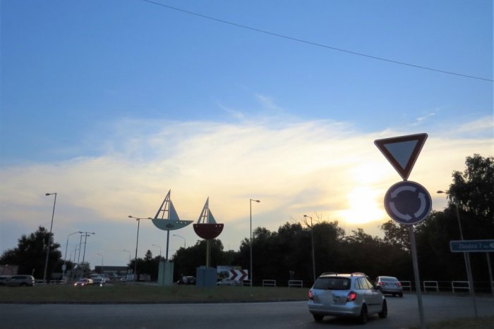 Ilustračný obrázok k článku BMW X6 prekročilo pri Šírave dvojnásobne rýchlosť: Skončilo s pokutou 800 eur!