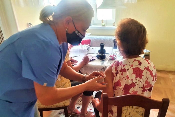 Ilustračný obrázok k článku Považskobystrickí zdravotníci vyrazili na očkovanie do Beluše