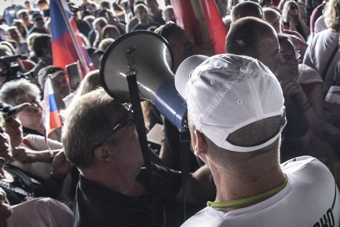 Ilustračný obrázok k článku V TROLEJBUSE smerom na HRAD sa takmer strhla BITKA kvôli rúškam. Veľký obdiv vodičovi!