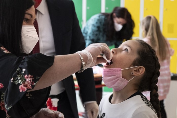 Ilustračný obrázok k článku ZMENA pre deti do 12 rokov: Nebudú sa musieť preukazovať negatívnym testom na COVID-19