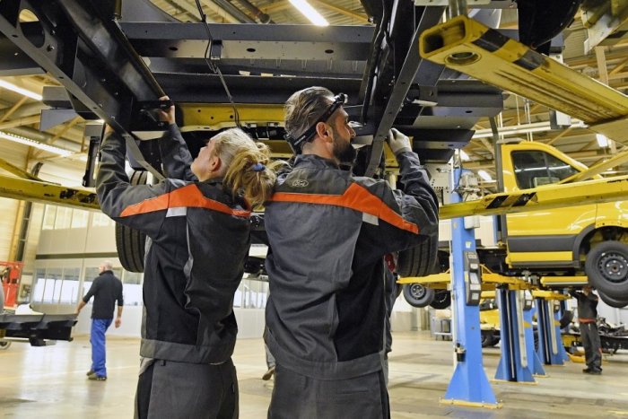 Ilustračný obrázok k článku Vziať si DEŇ dovolenky je pre viac ako polovicu pracujúcich Slovákov takmer NEMOŽNÉ