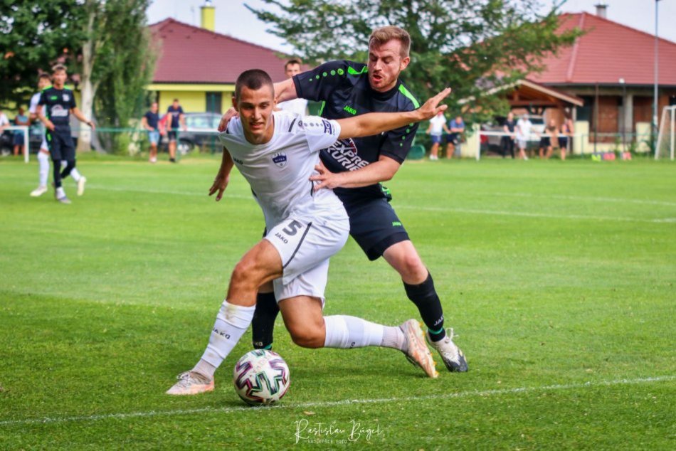 Ilustračný obrázok k článku Nitra uspela v predkole Slovenského pohára: Kapitán strelil päť gólov, FOTO