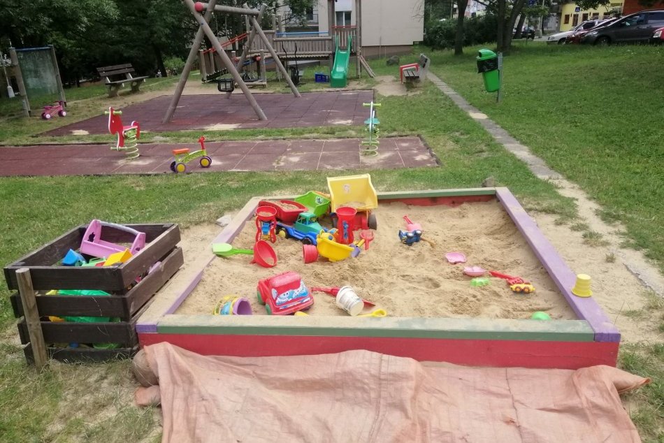 Ilustračný obrázok k článku Bystrické ihrisko pútalo pozornosť: Dôvodom však nebol len neporiadok, FOTO