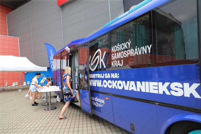 Ilustračný obrázok k článku Vakcinácia proti ochoreniu COVID-19: Očkovací autobus smeruje aj do okresu Rožňava