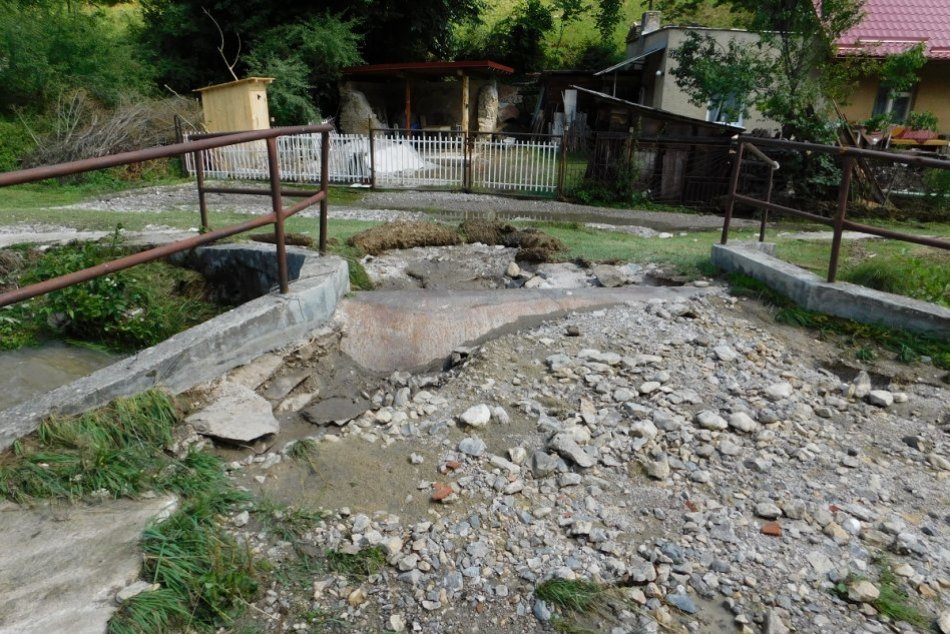 Ilustračný obrázok k článku Valaská Belá o okamihoch HRÔZY: Spúšť v obci, cesta skončila v potoku, FOTO