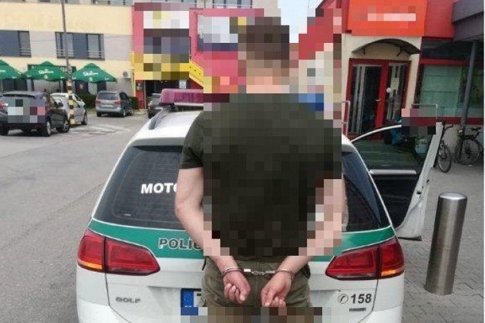 Ilustračný obrázok k článku V trenčianskom obchodnom dome kradol Gruzínec: Oku bývalej policajtky neušiel