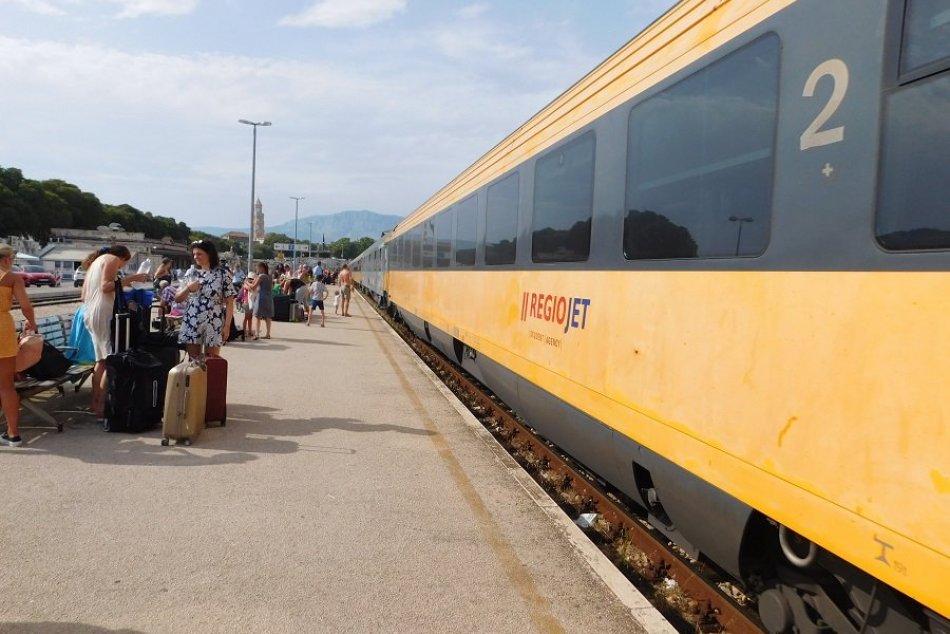 Ilustračný obrázok k článku Spoj, ktorý si Slováci obľúbili, sa vracia: VLAKOM priamo do Chorvátska trikrát za týždeň