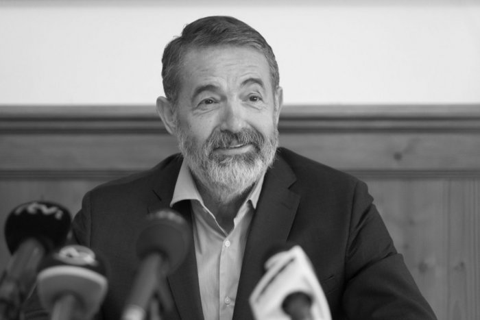 Ilustračný obrázok k článku Bystričanov zasiahla smutná správa: Zomrel bývalý primátor Ivan Saktor