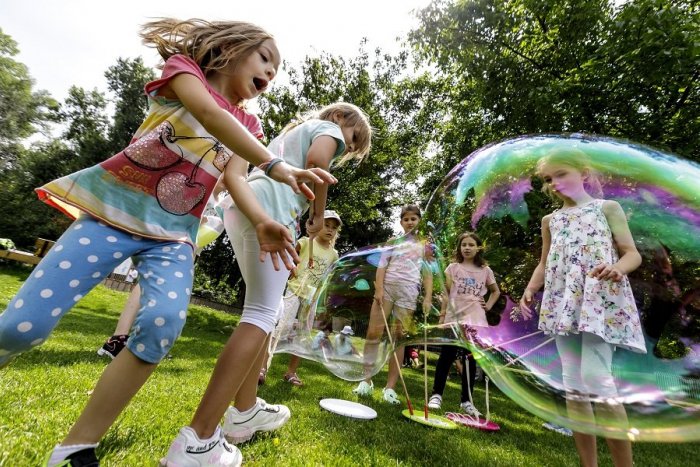 Ilustračný obrázok k článku Hľadáte TÁBOR pre prázdninujúce deti? AKTIVITY ponúkajú knižnice, múzeá aj hvezdáreň