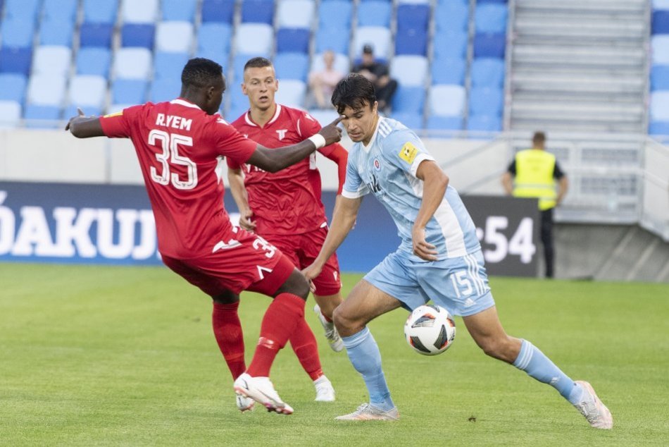 Ilustračný obrázok k článku Nová zmluva je podpísaná: Reuben Yem ďakuje Bohu a AS Trenčín