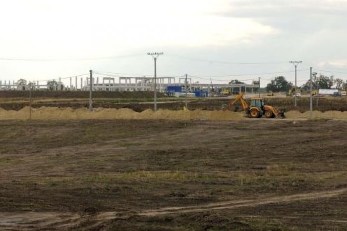 Ilustračný obrázok k článku Pozemky vo Voderadoch sa podarilo PREDAŤ! Kto ich kúpil za viac ako 2 milióny?