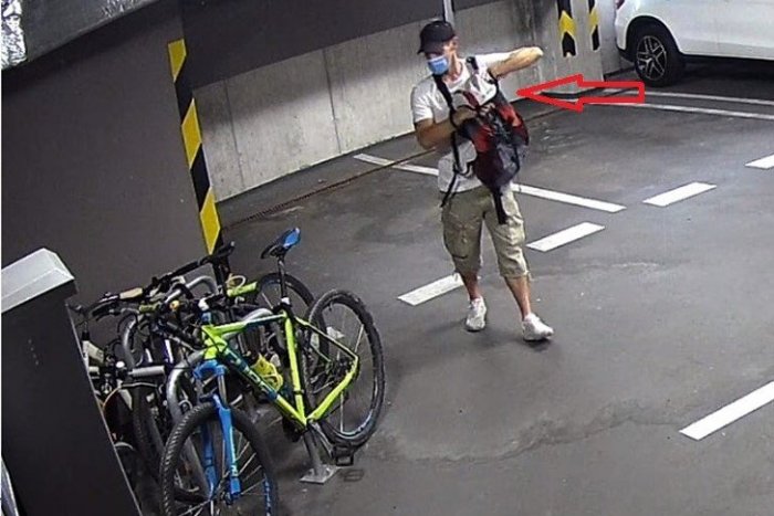 Ilustračný obrázok k článku POZNÁTE ho? Tento muž pomocou karbobrúsky ukradol elektrickú kolobežku, FOTO