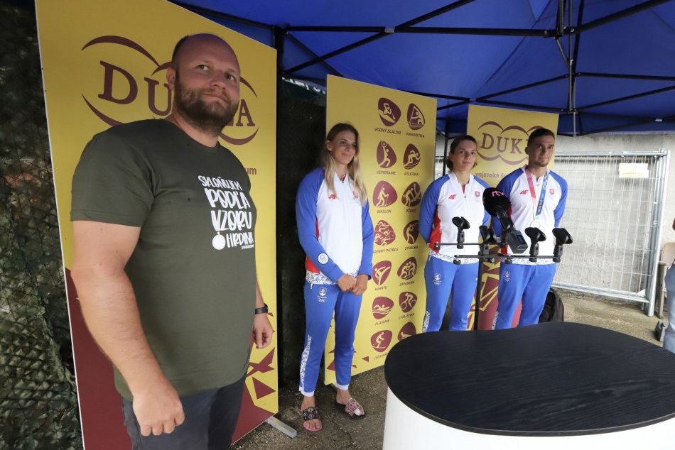 Ilustračný obrázok k článku Pocta pre strieborného Grigara: Olympionika privítal v Bystrici minister Naď, FOTO