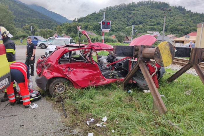 Ilustračný obrázok k článku Nechýbalo veľa a mohlo dôjsť k TRAGÉDII: Na priecestí sa zrazil vlak s autom