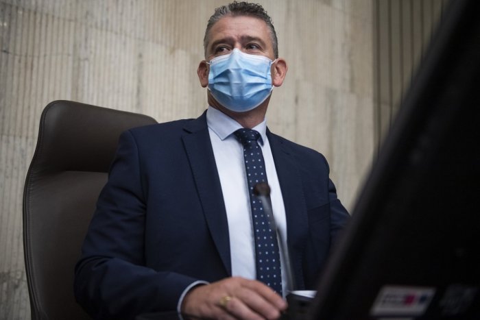 Ilustračný obrázok k článku Pčolinský PRITVRDIL: Mikulec vraj chce vylúčiť z volieb NEZAOČKOVANÝCH?!