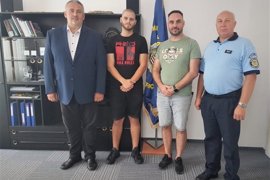 Ilustračný obrázok k článku V Bystrici sa môžete cítiť opäť bezpečnejšie: Mestskí policajti získali nové posily