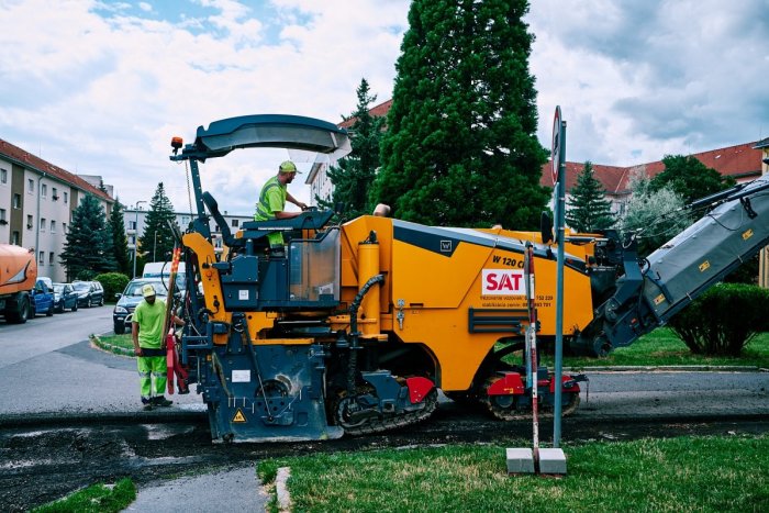 Ilustračný obrázok k článku V meste sa rozbehli opravy ciest: Kde sa dočkáme nového asfaltu? FOTO
