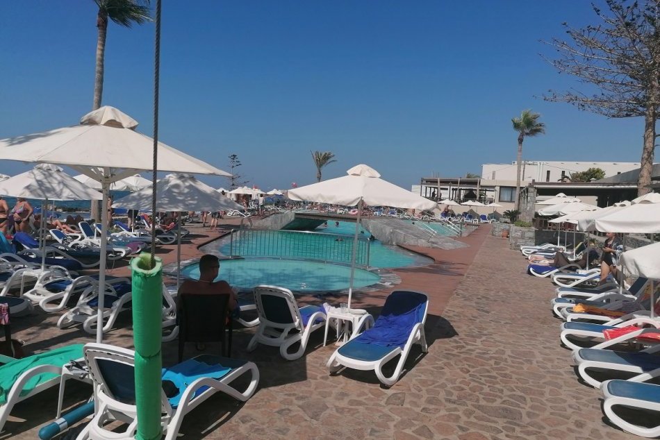 Ilustračný obrázok k článku Dovolenka v Grécku? Krajina prehodnocovala pandemické OPATRENIA pred letnou sezónou