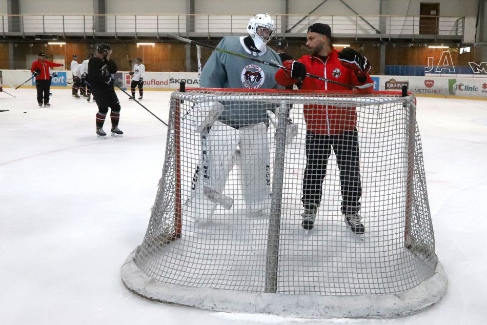 Ilustračný obrázok k článku Bystrickí hokejisti začali prípravu na ľade: Surový prehovoril o novej výzve, FOTO