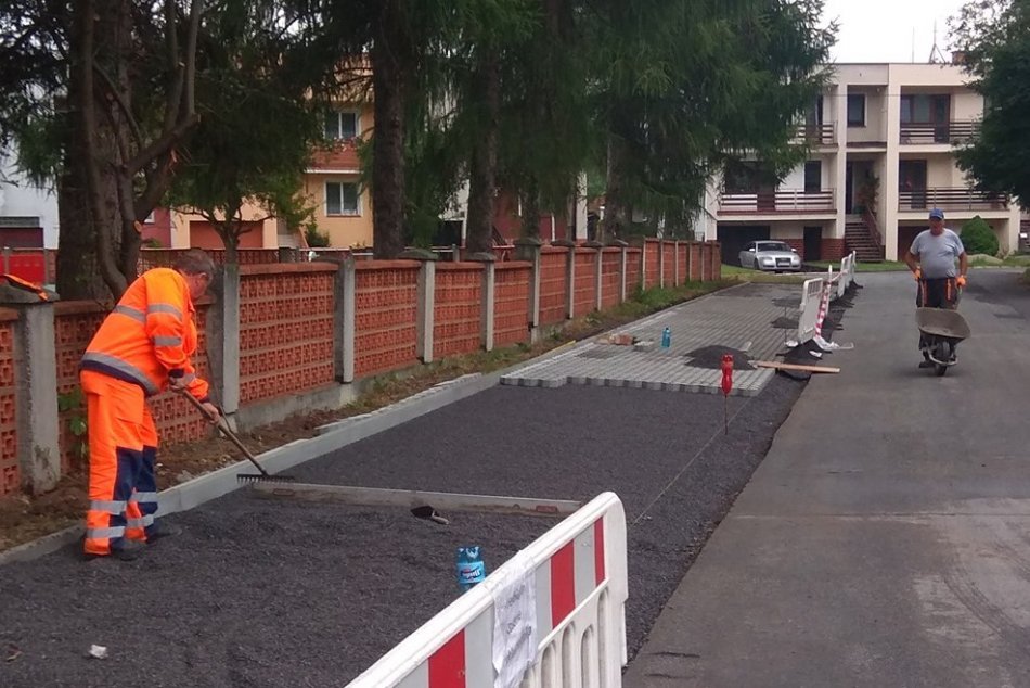 Ilustračný obrázok k článku Parkovanie v Liptovskom Mikuláši sa rozširuje: Kde a koľko miest pribudne? FOTO