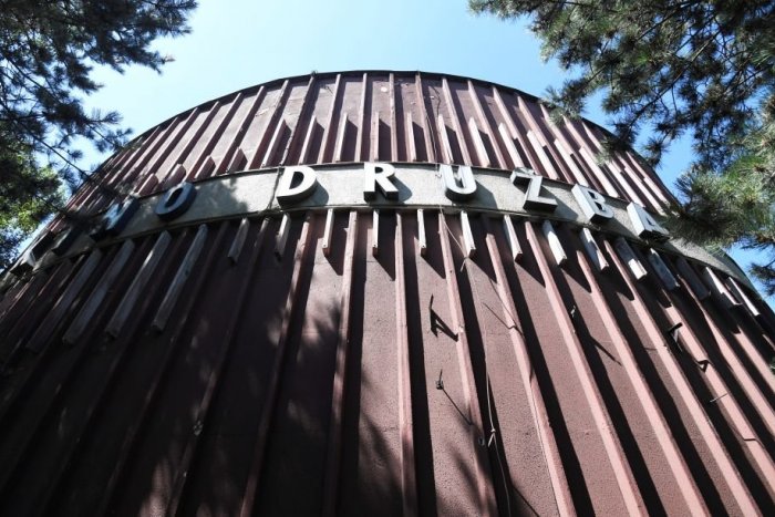 Ilustračný obrázok k článku Chátrajúce kino Družba by malo ožiť. Mesto ho prenajme za euro ročne