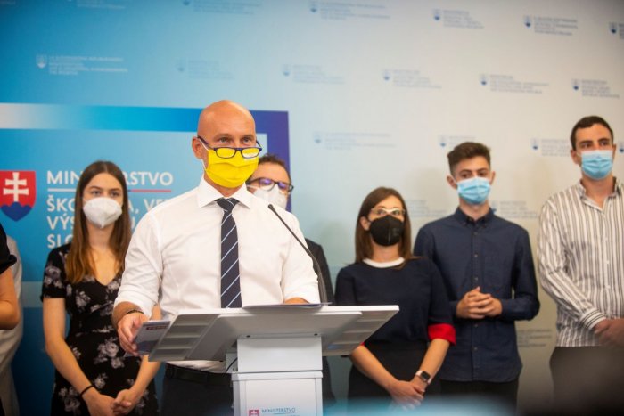 Ilustračný obrázok k článku Gröhling ukázal, kde majú najmenej zaočkovaných do 17 rokov: Do výzvy zapojil aj študentov!